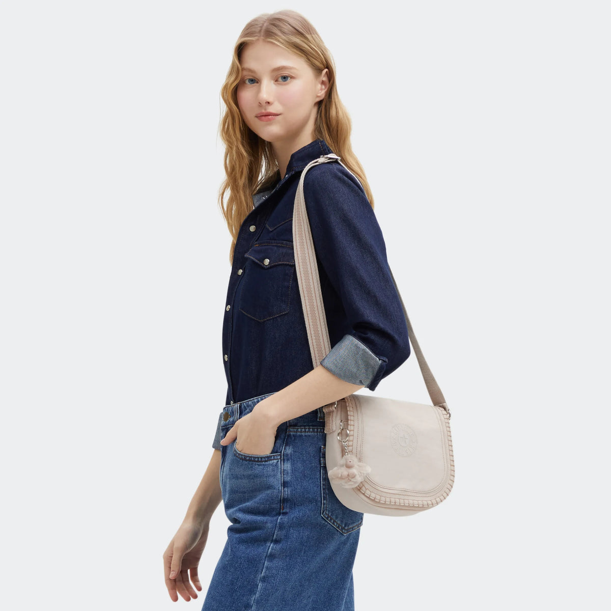 Nowel Crescent Crossbody Bag Hideaway Bei M - 2
