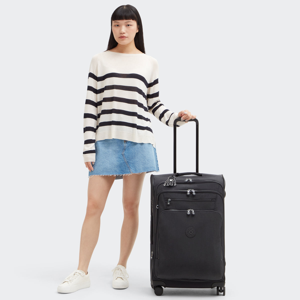 Youri Spin Medium 4 Wheeled Rolling Luggage Black Noir - 2