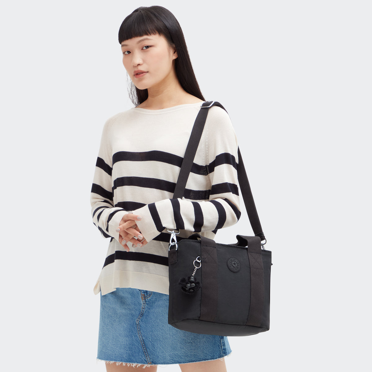 Minta Medium Shoulder Bag Black Noir - 2